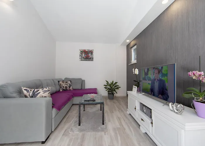 Silencio Mit Pool 펜션